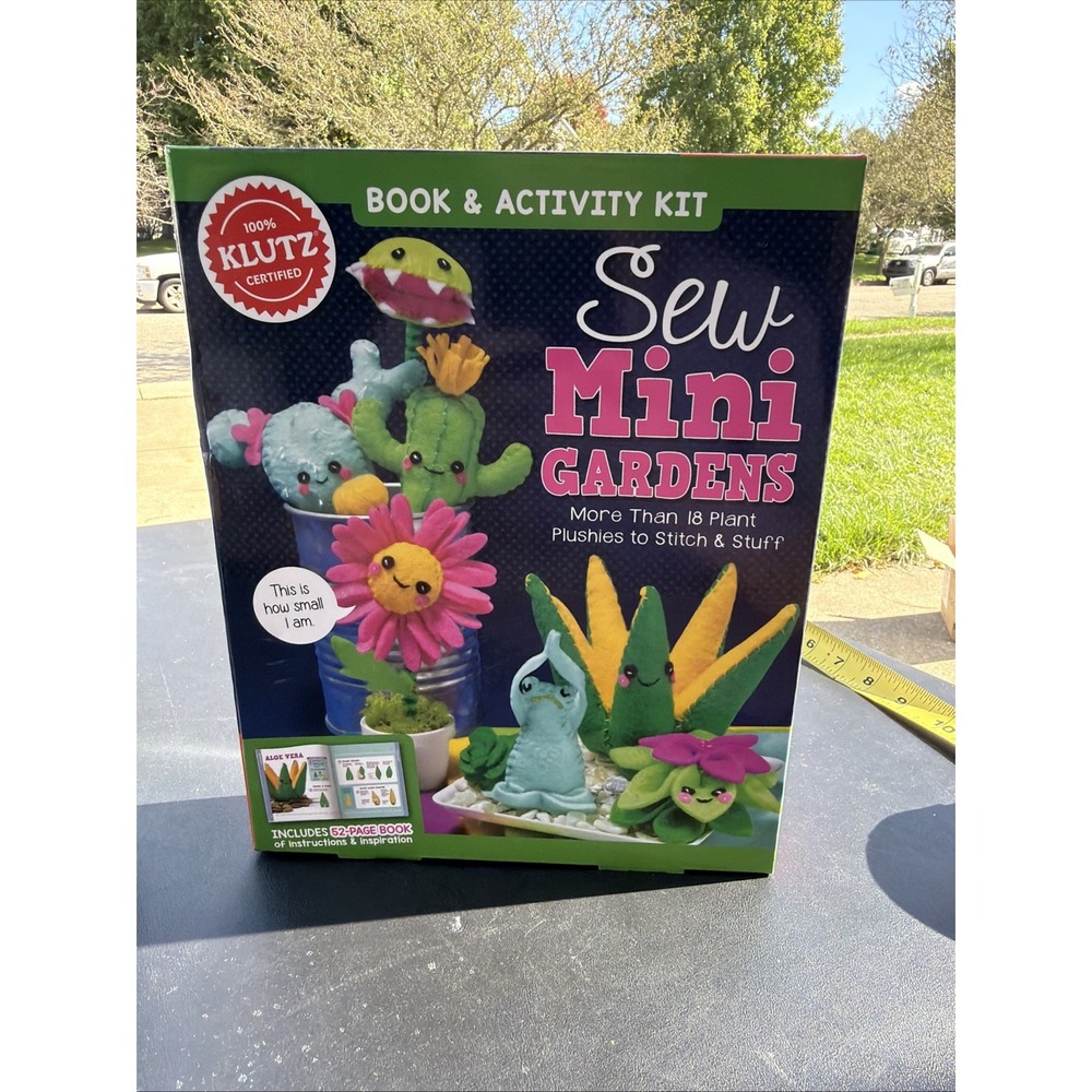 Editors of Klutz Sew Mini Garden Book Activity Kit Klutz New Arts Crafts